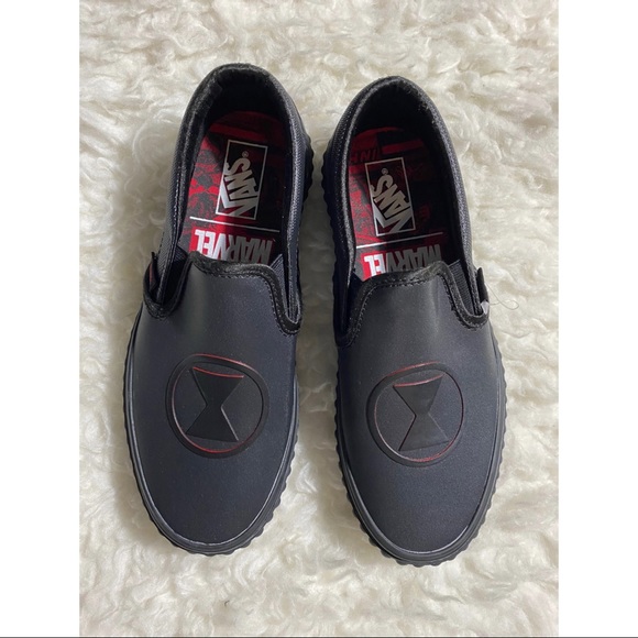 New Wmns VANS X MARVEL CLASSIC SLIP-ON - Picture 4 of 5
